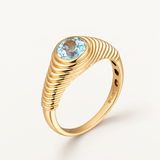 Sortija Celeste de Topacio Azul en Oro Amarillo de 18 kt