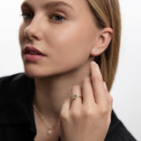 Sortija Juliette Oval de Diamantes Naturales y Esmeralda en Oro Amarillo de 18 kt