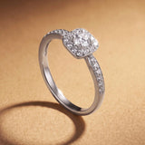 Sortija Lucienne Halo de Diamantes Naturales en Oro Blanco de 18 kt