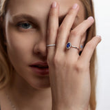 Sortija Adelina de Zafiro y Diamantes 0,30 ct en Oro Blanco de 18 kt