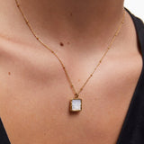 Gargantilla abeja con nácar en Plata 925 Bañada en Oro de 18 Kt