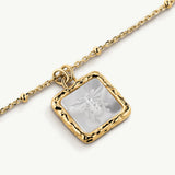Gargantilla abeja con nácar en Plata 925 Bañada en Oro de 18 Kt